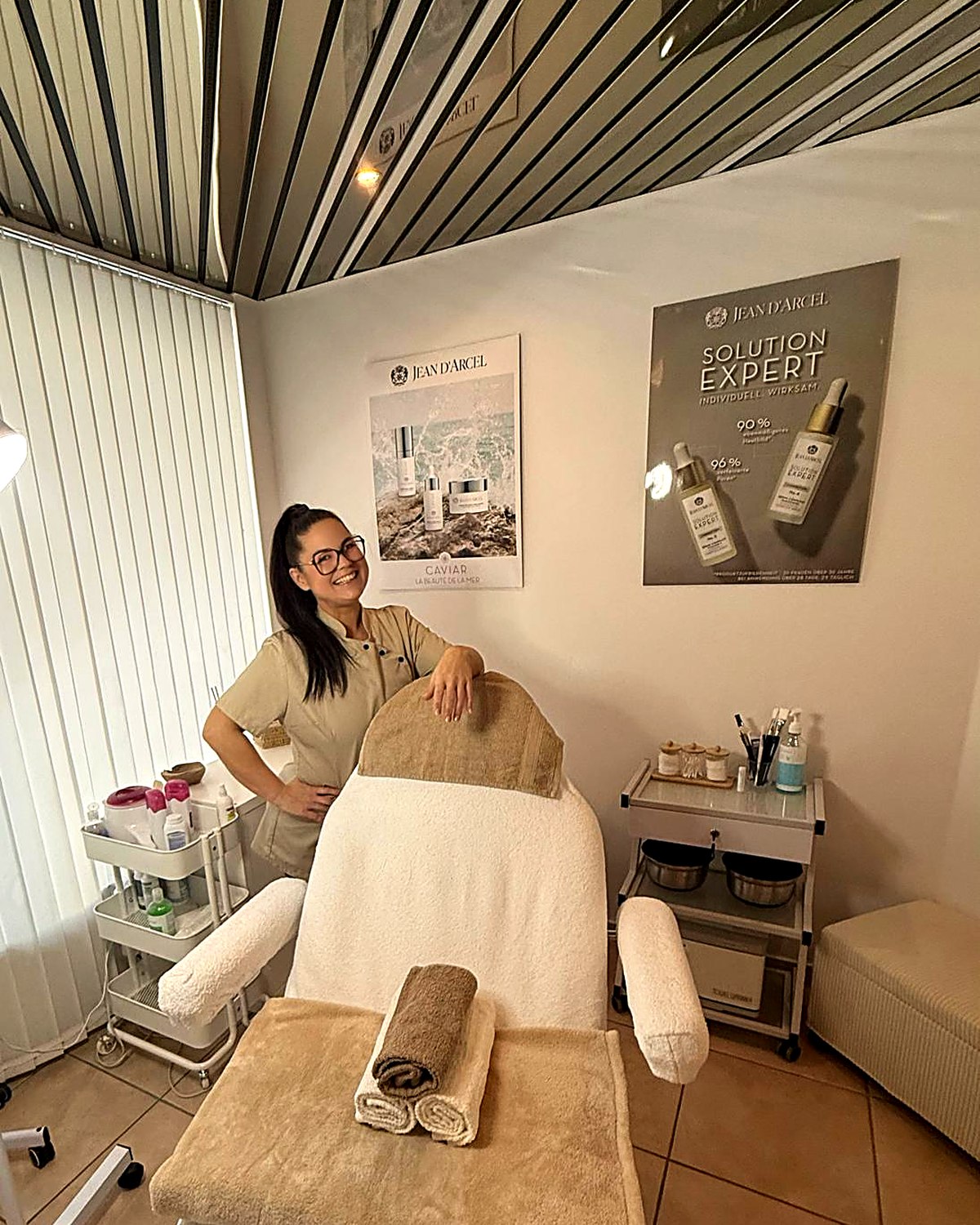 Anett Szabo, Gründerin von Soul Kosmetik, in ihrem Studio in Horgen
